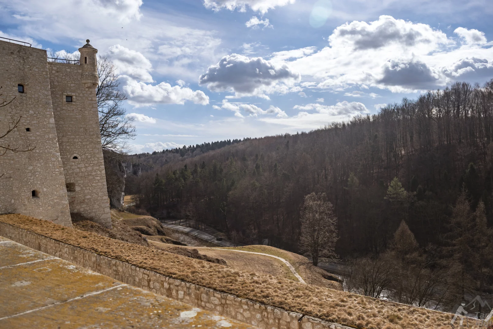 Widok z dziedzińca zamku na dolinę Prądnika